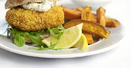 Домашній сендвіч з рибними паличками