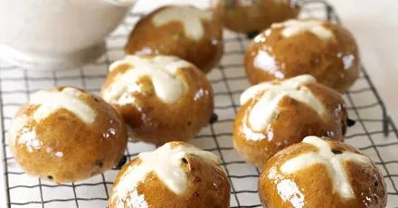 Spiced hot cross buns