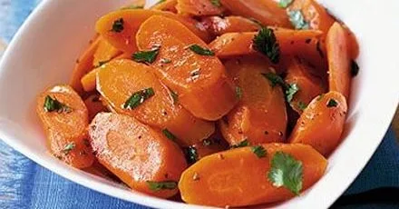 Гарячі морквяні страви з коріандром