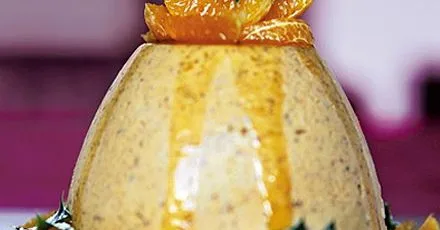 Iced Christmas-pudding mousse