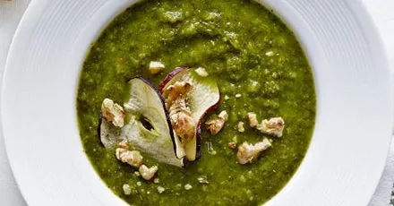Kale & apple soup with walnuts