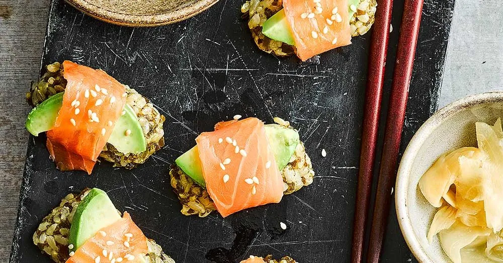 Kelp and smoked salmon sushi rolls