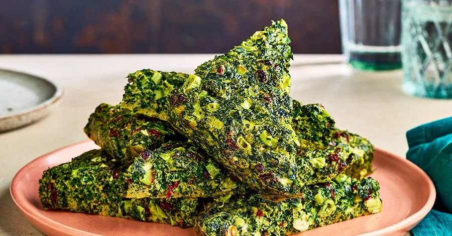 Куку сабзі (трав'яна фріттата з барбарисом)