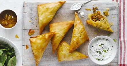 Lamb tikka samosas