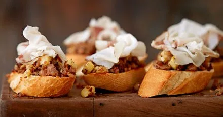 Lardo & apple bruschetta