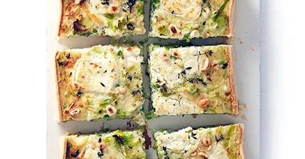 Leek & goat’s cheese traybake tart