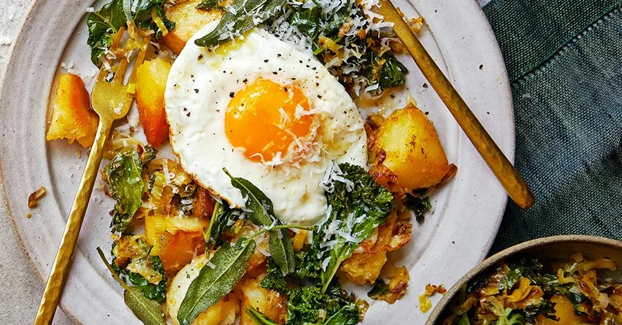 Leek & kale hash with sage fried eggs