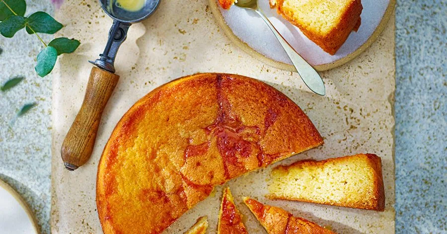 Лимонний торт з густими вершками