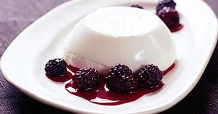 Lemon creams with blackberries