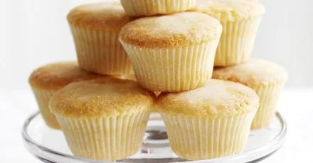 Lemon drizzle cakes