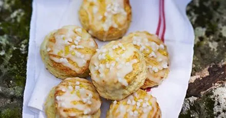 Лимонні скоуни з глазур'ю