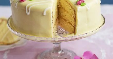 Lemon fondant cake
