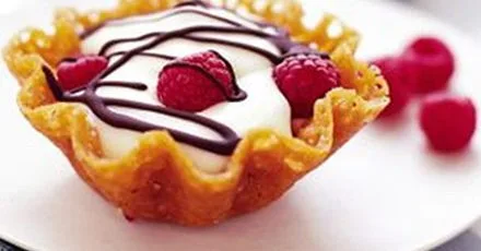 Lemon & raspberry baskets