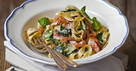 Lemony smoked salmon & spinach tagliatelle