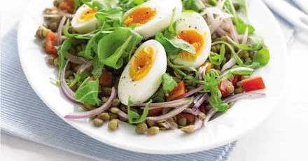 Lentil & red pepper salad with a soft egg