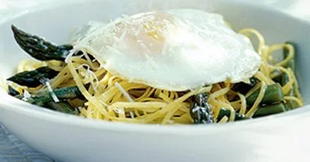 Linguine with asparagus & egg