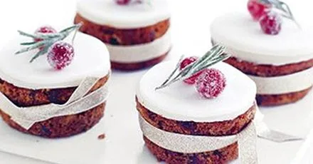 Mini Christmas cakes