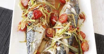 Mackerel with sizzled garlic, ginger & tomatoes