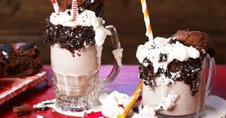 Malted cookies & cream vegan freakshake