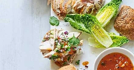 Mango chutney & chicken sliders