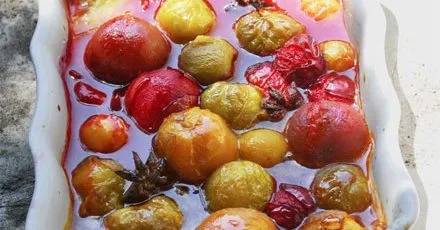 Кленово‑зірчасто‑анісові запечені сливи