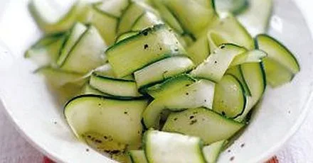 Салат з маринованих кабачків