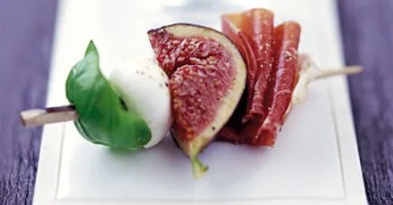 Marinated figs with prosciutto, mozzarella & basil
