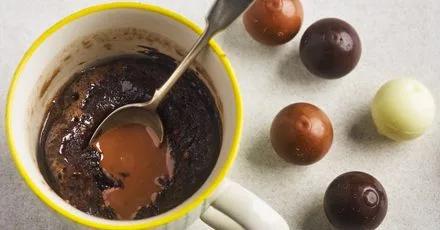 Melt-in-the-middle mug cake