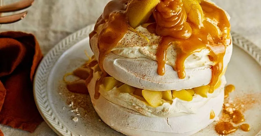 Mini hot toddy pavlovas