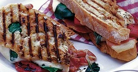 Mozzarella & prosciutto panini