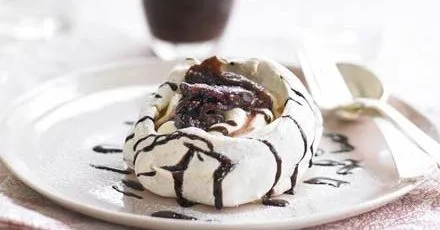 Mulled spiced pavlovas