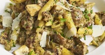 Паста з грибами та ковбасками