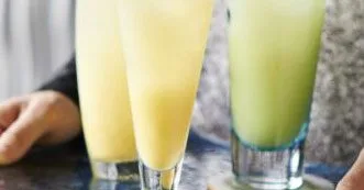 Snowball cocktail