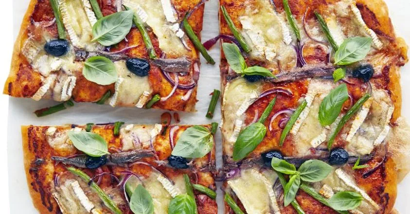 Niçoise-style pizza