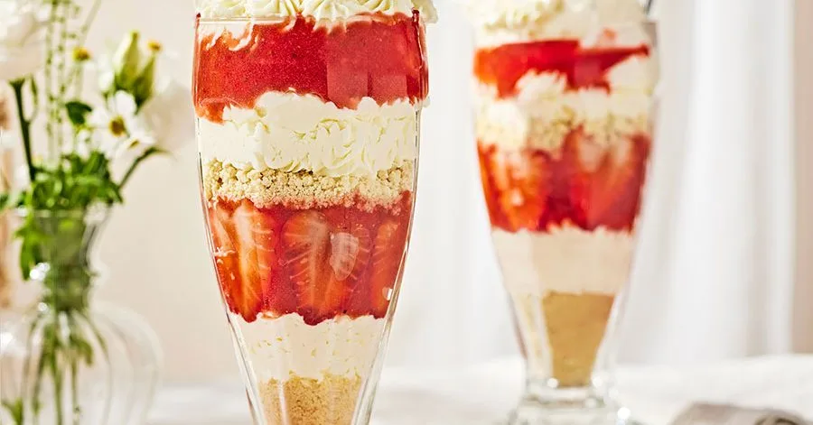 No-cook strawberry cheesecake sundaes