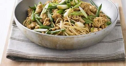 Noodles with turkey, green beans & hoisin