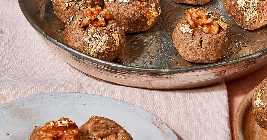 Nutty atta laddoo