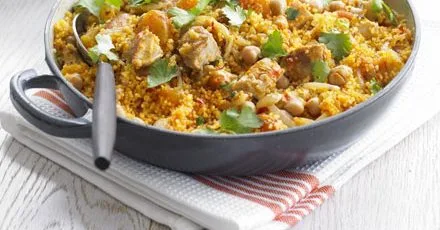 Кускус з куркою в одній сковороді