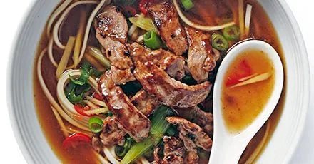 Oyster beef with soupy noodles