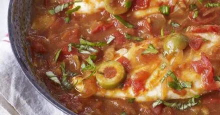 Pan-fried chicken with tomato & olive sauce