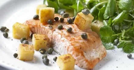 Pan-fried salmon with watercress, polenta croutons & capers
