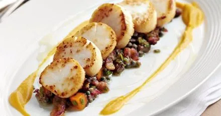 Pan-fried scallops with butternut squash two ways