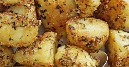 Картопля, запечена з пармезаном