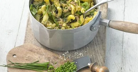 Pasta with pesto & fresh herbs