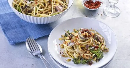 Pasta with pine nuts, broccoli, sardines & fennel