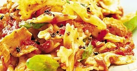 Pasta with tuna & tomato sauce
