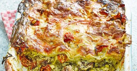 Лазанья з горохом, песто та ковбасою