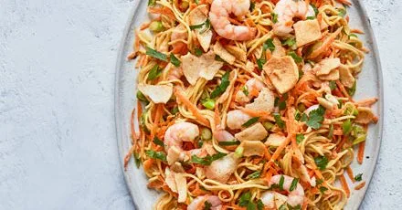 Peanut butter & prawn noodle salad