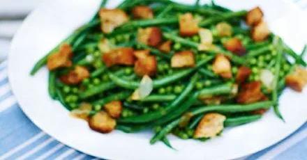 Peas & beans with crunchy croutons