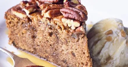 Pecan toffee cake